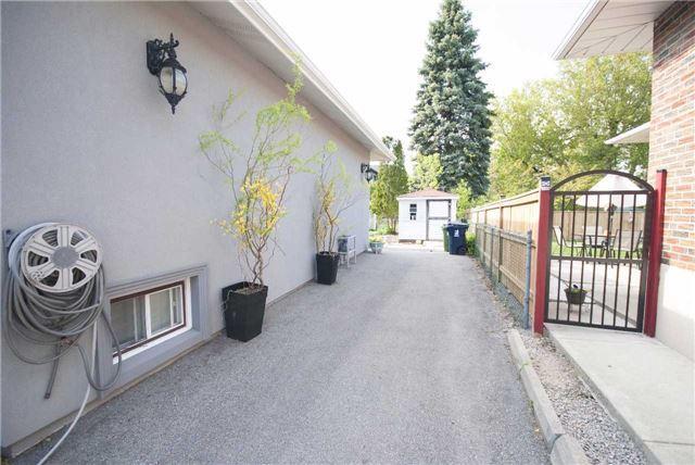 2 Joy Dr, House detached with 3 bedrooms, 2 bathrooms and 6 parking in Toronto ON | Image 4