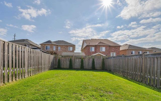 83 Bathgate Cres, House attached with 3 bedrooms, 3 bathrooms and 1 parking in Clarington ON | Image 18
