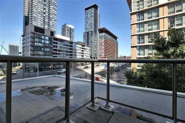 203 - 35 Mariner Terr, Condo with 1 bedrooms, 1 bathrooms and 1 parking in Toronto ON | Image 9