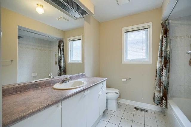 75 Bach Ave, House detached with 3 bedrooms, 3 bathrooms and 2 parking in Whitby ON | Image 13