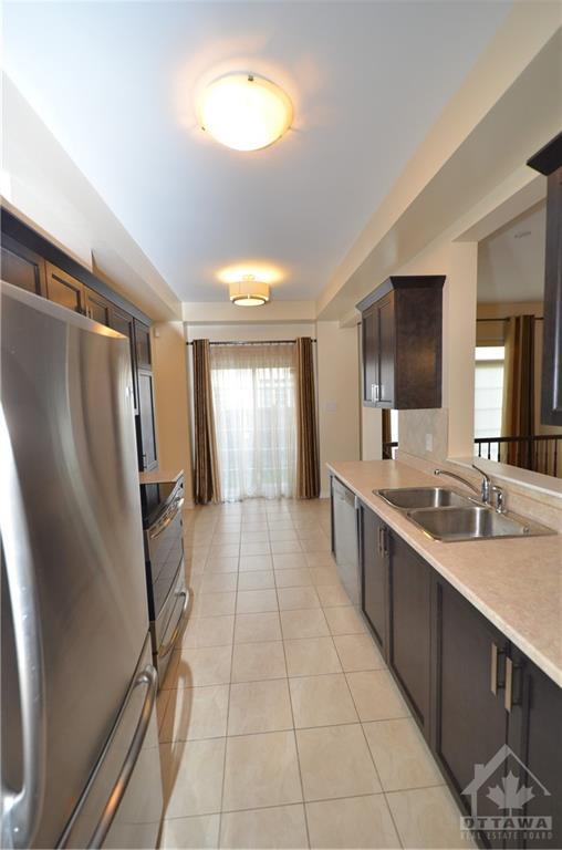 704 Treadway Private, Townhouse with 3 bedrooms, 3 bathrooms and 2 parking in Ottawa ON | Image 9