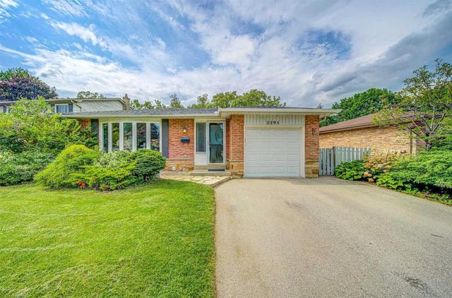 2295 Devon Rd, House detached with 3 bedrooms, 2 bathrooms and 3 parking in Oakville ON | Image 2