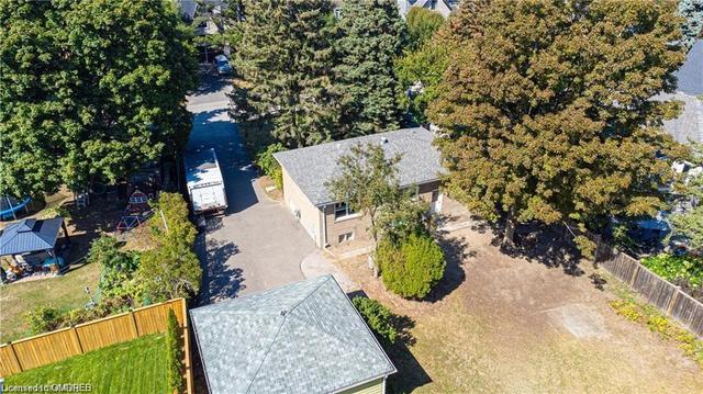 1014 Melvin Avenue, House detached with 3 bedrooms, 1 bathrooms and 10 parking in Oakville ON | Image 5