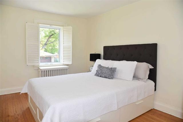 39 Sibley Ave, House detached with 2 bedrooms, 2 bathrooms and 1 parking in Toronto ON | Image 5