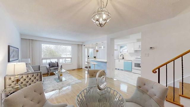 262 Cook St, House detached with 4 bedrooms, 3 bathrooms and 4 parking in Barrie ON | Image 2