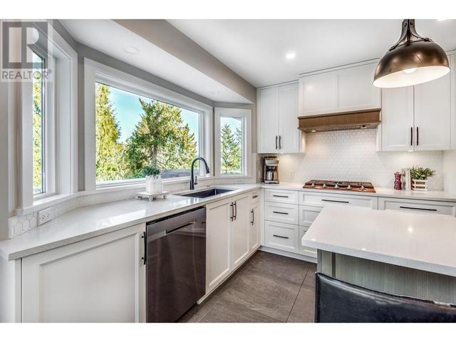 3047 Daybreak Avenue, House detached with 4 bedrooms, 4 bathrooms and 6 parking in Coquitlam BC | Image 17
