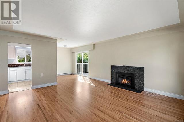 3135 Highview St, House detached with 5 bedrooms, 2 bathrooms and 2 parking in Victoria BC | Image 6