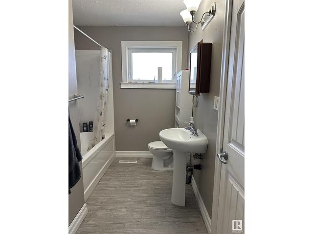 4740 46 St, House detached with 4 bedrooms, 2 bathrooms and null parking in Drayton Valley AB | Image 13