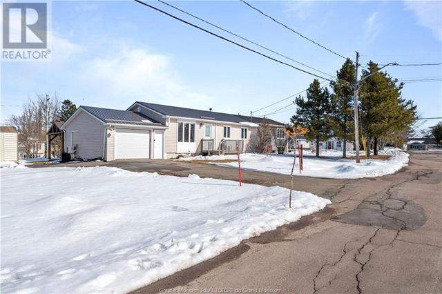 98 Winter St, House detached with 2 bedrooms, 1 bathrooms and null parking in Shediac NB | Image 24