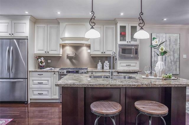 30 Hedgewood Rd, House detached with 3 bedrooms, 4 bathrooms and 6 parking in Toronto ON | Image 12