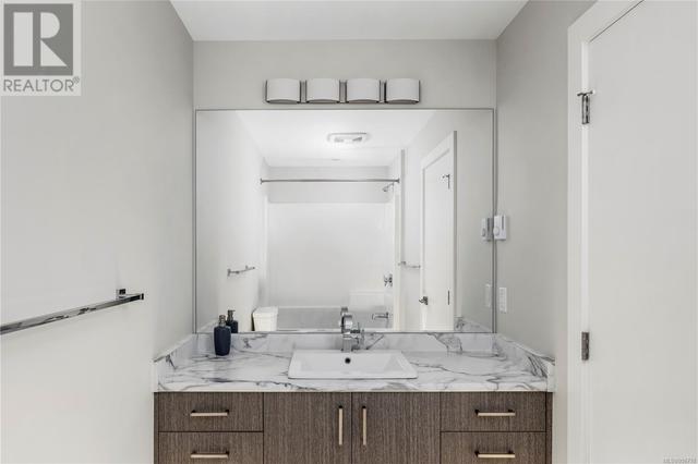 Suite bathroom | Image 42