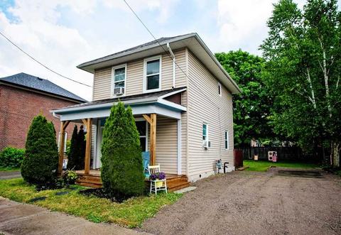 76 Victoria Ave, House detached with 2 bedrooms, 1 bathrooms and 4 parking in Peterborough ON | Card Image