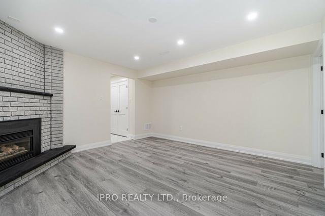 154 Sheldon Ave, House semidetached with 1 bedrooms, 1 bathrooms and 1 parking in Toronto ON | Image 5