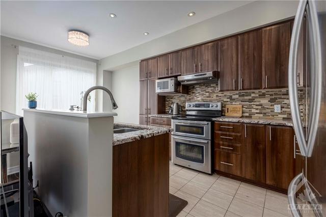 332 Trailsedge Way, Townhouse with 3 bedrooms, 4 bathrooms and 3 parking in Ottawa ON | Image 7