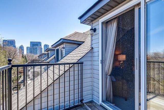 23 Leaves Terr, House attached with 3 bedrooms, 3 bathrooms and 2 parking in Toronto ON | Image 20