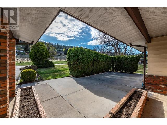 105 Spruce Road, House detached with 4 bedrooms, 3 bathrooms and null parking in Penticton BC | Image 5