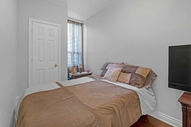 240 Lisgar St, House attached with 5 bedrooms, 3 bathrooms and 1 parking in Toronto ON | Image 25