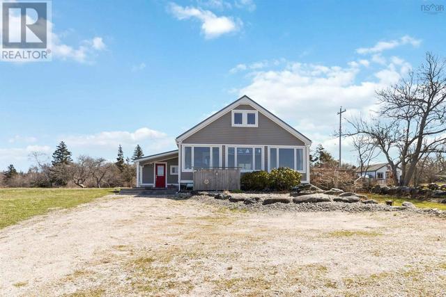 1267 Sandy Point Road, House detached with 3 bedrooms, 1 bathrooms and null parking in Shelburne MD NS | Image 3