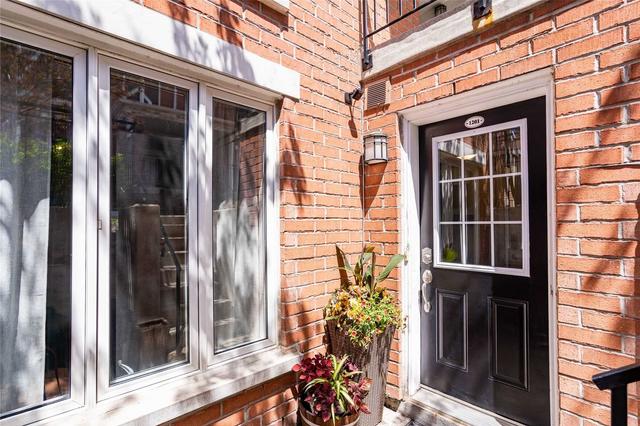 1201 - 22 Laidlaw St, Townhouse with 2 bedrooms, 1 bathrooms and 1 parking in Toronto ON | Image 12