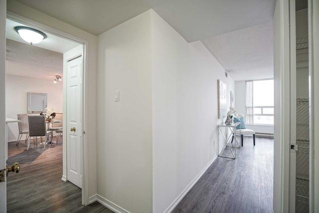 1215 - 250 Webb Dr, Condo with 2 bedrooms, 2 bathrooms and 1 parking in Mississauga ON | Image 29