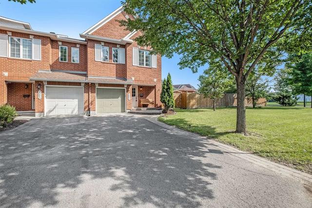 2095 Liska St, House attached with 3 bedrooms, 3 bathrooms and 3 parking in Ottawa ON | Image 1
