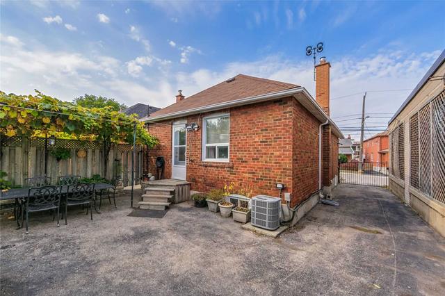 1187 Roselawn Ave, House detached with 2 bedrooms, 2 bathrooms and 8 parking in Toronto ON | Image 29