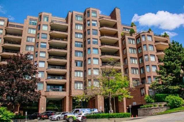 1004 - 100 Lakeshore Rd E, Condo with 1 bedrooms, 2 bathrooms and 2 parking in Oakville ON | Image 1
