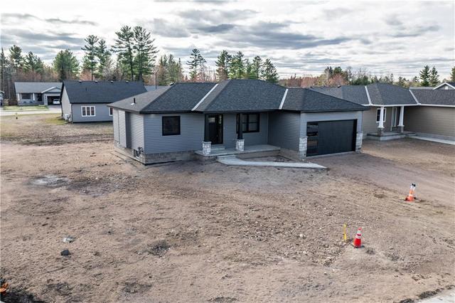 32 Durant Street, House detached with 4 bedrooms, 3 bathrooms and 4 parking in Petawawa ON | Image 3