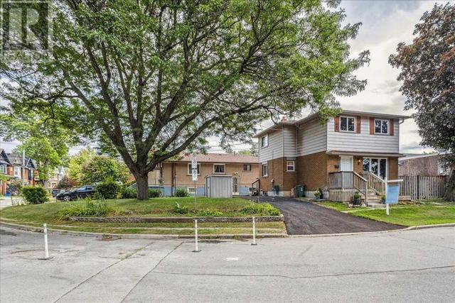 5 Macdonald Ave W, House detached with 3 bedrooms, 2 bathrooms and 3 parking in Hamilton ON | Image 1
