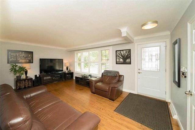 5 Fairview Ave, House detached with 3 bedrooms, 2 bathrooms and 4 parking in St. Catharines ON | Image 2