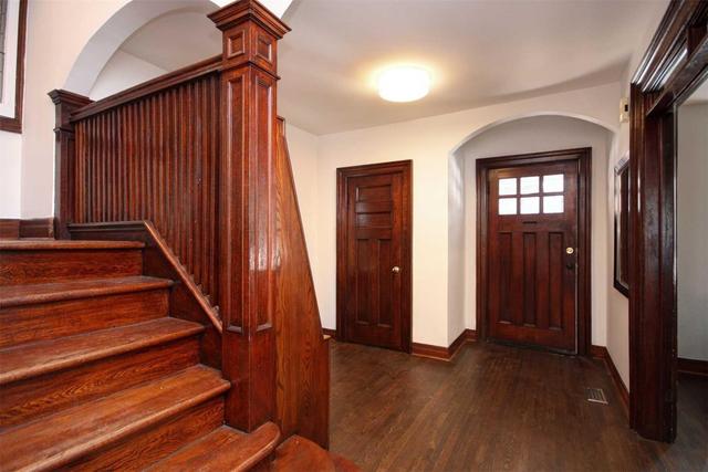 16 Dalton Rd, House detached with 5 bedrooms, 3 bathrooms and null parking in Toronto ON | Image 2