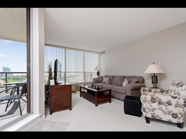1001 - 10 Laurelcrest St, Condo with 2 bedrooms, 2 bathrooms and 2 parking in Brampton ON | Image 12