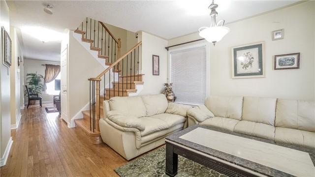 15 Autumnglen Rd, House attached with 3 bedrooms, 4 bathrooms and 2 parking in Markham ON | Image 2