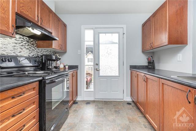 2315 Blue Aster Street, Townhouse with 2 bedrooms, 2 bathrooms and 3 parking in Ottawa ON | Image 6