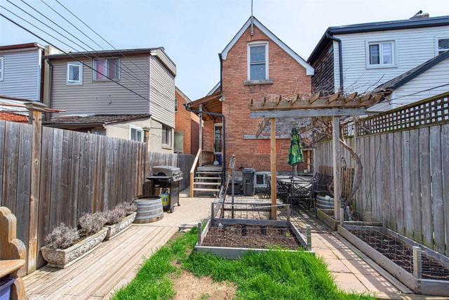 284 Harvie Ave, House detached with 3 bedrooms, 2 bathrooms and 1 parking in Toronto ON | Image 11