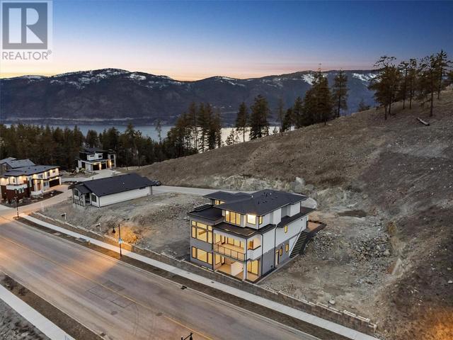 3462 Hilltown Close, House detached with 5 bedrooms, 4 bathrooms and 5 parking in Kelowna BC | Image 2