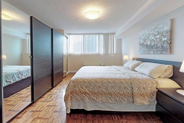 sph4 - 3700 Kaneff Cres, Condo with 2 bedrooms, 2 bathrooms and 2 parking in Mississauga ON | Image 10