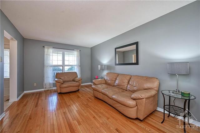 1914 Leclair Crescent, House detached with 3 bedrooms, 3 bathrooms and 4 parking in Ottawa ON | Image 5