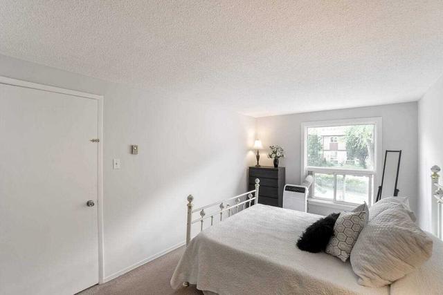 14 Hero Sq, House detached with 3 bedrooms, 1 bathrooms and 2 parking in Brampton ON | Image 10