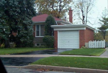 80 Bimbrok Rd, House detached with 3 bedrooms, 1 bathrooms and 1 parking in Toronto ON | Image 2