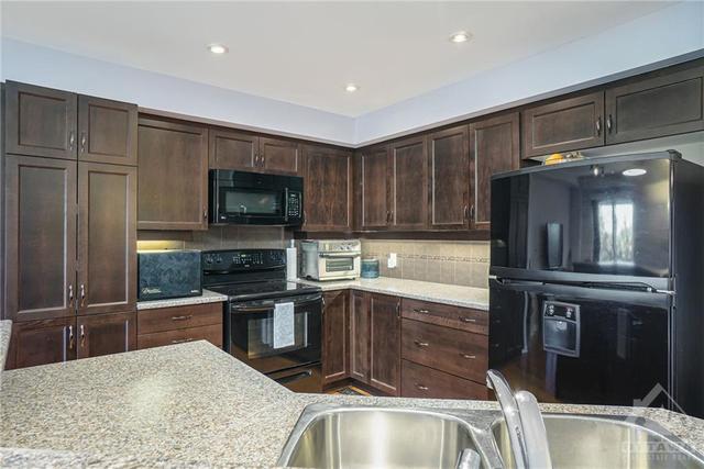 421 Celtic Ridge Crescent, Townhouse with 3 bedrooms, 3 bathrooms and 4 parking in Ottawa ON | Image 11