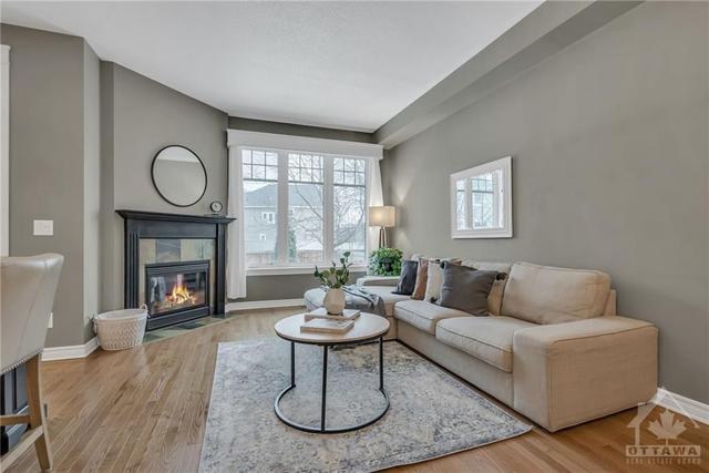 4283 Kelly Farm Drive, Townhouse with 3 bedrooms, 3 bathrooms and 2 parking in Ottawa ON | Image 9