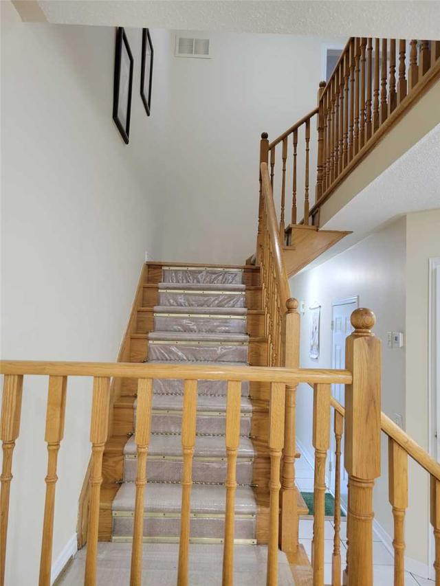 15d View Green Cres, House attached with 3 bedrooms, 3 bathrooms and 5 parking in Toronto ON | Image 6