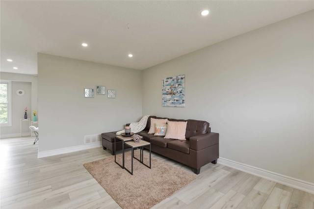 106 Primrose Cres, House attached with 3 bedrooms, 2 bathrooms and 3 parking in Brampton ON | Image 36