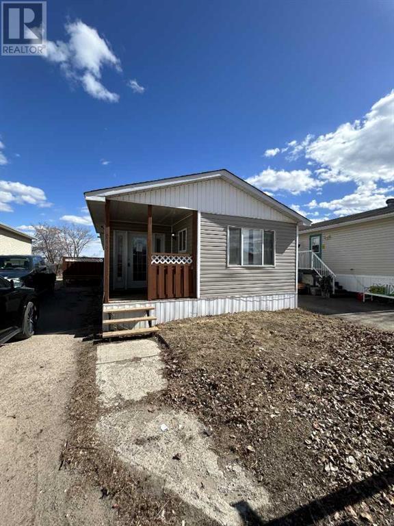 216 Grenfell Crescent, House other with 3 bedrooms, 1 bathrooms and 4 parking in Wood Buffalo AB | Image 1