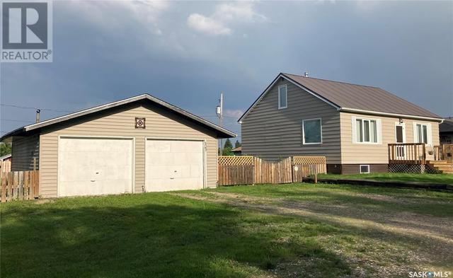 123 Pearson Street, House detached with 5 bedrooms, 2 bathrooms and null parking in Earl Grey SK | Image 1