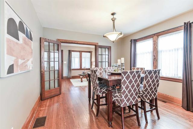 13 Lippincott St W, House detached with 3 bedrooms, 3 bathrooms and 4 parking in Toronto ON | Image 2