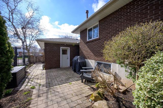 5517 Spruce Ave, House detached with 3 bedrooms, 2 bathrooms and 3 parking in Burlington ON | Image 35