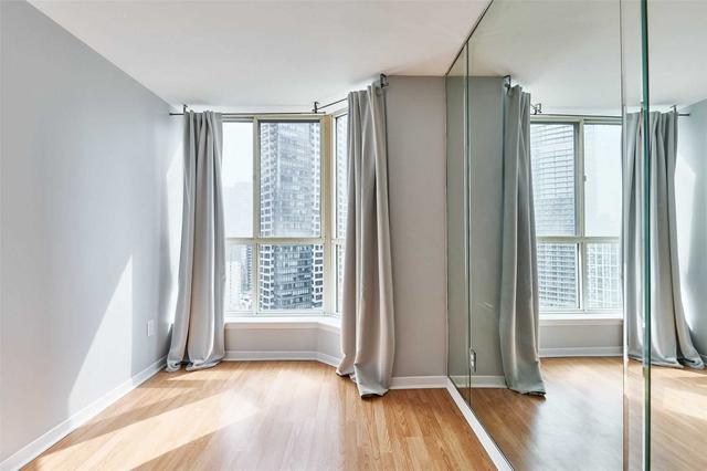 2210 - 44 St Joseph St, Condo with 1 bedrooms, 1 bathrooms and 1 parking in Toronto ON | Image 4