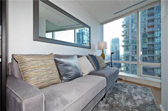 2005 - 180 University Ave, Condo with 2 bedrooms, 3 bathrooms and 1 parking in Toronto ON | Image 12
